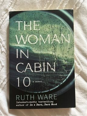 The Woman in Cabin 10 by Ruth Ware - Paperback
